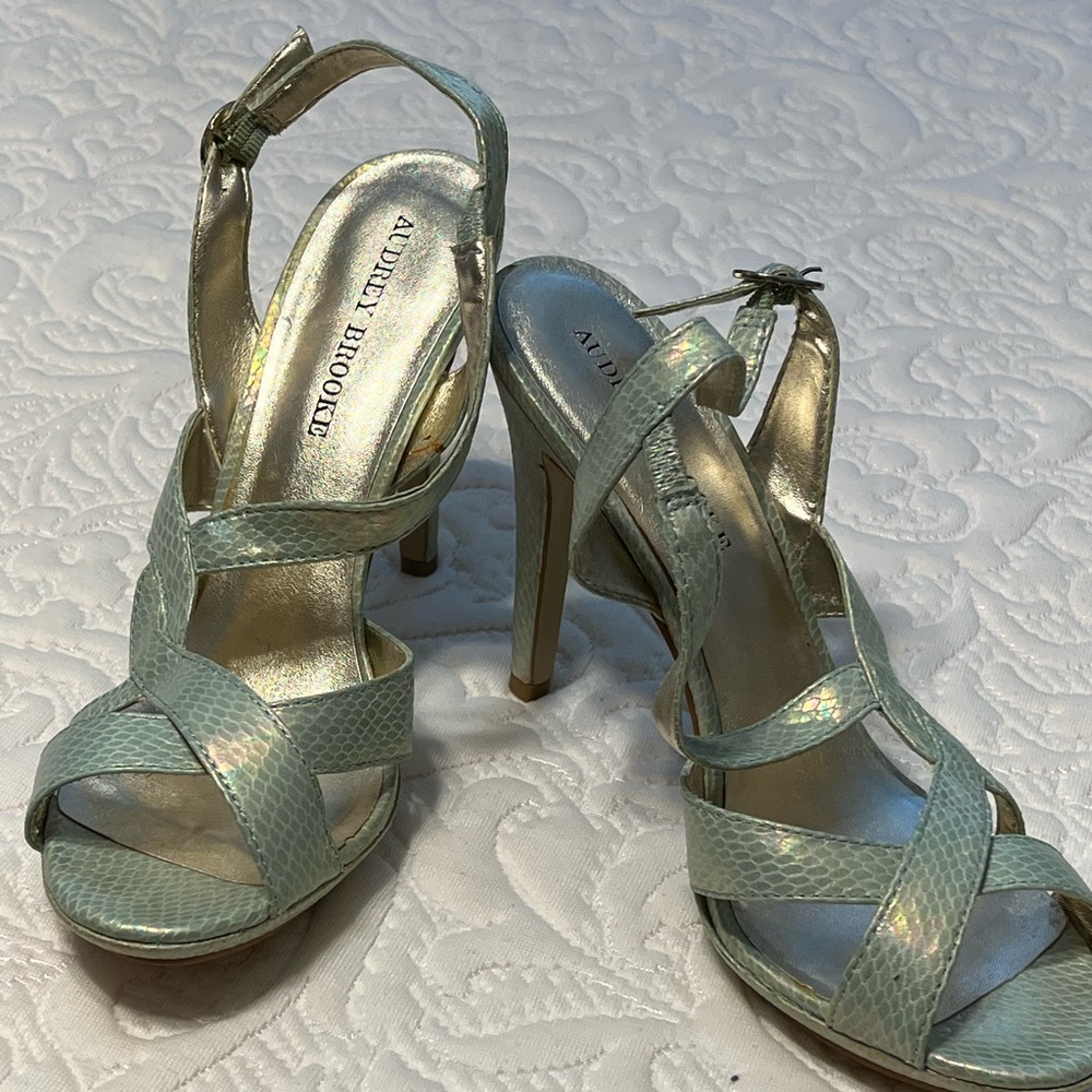 Light green sandals with 1 inch heel